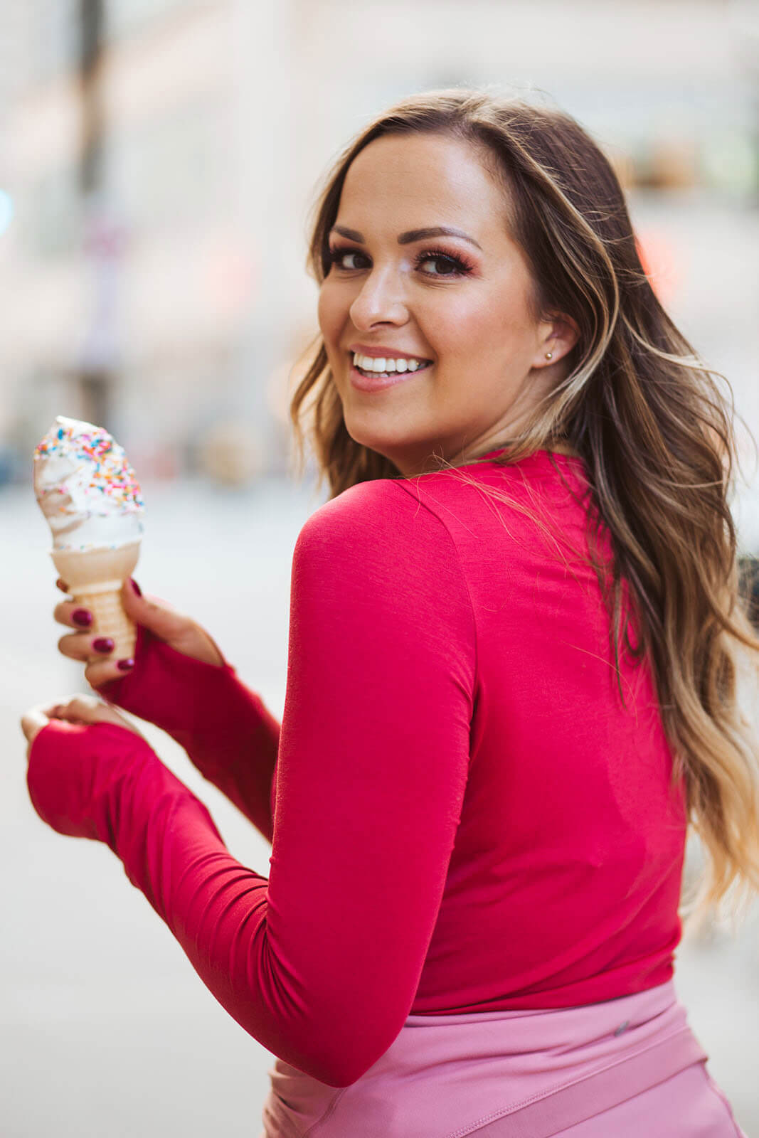 Lynette-holding-an-ice-cream